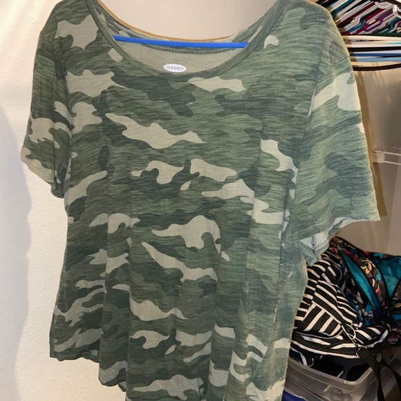 Tops - Old Navy T-shirt